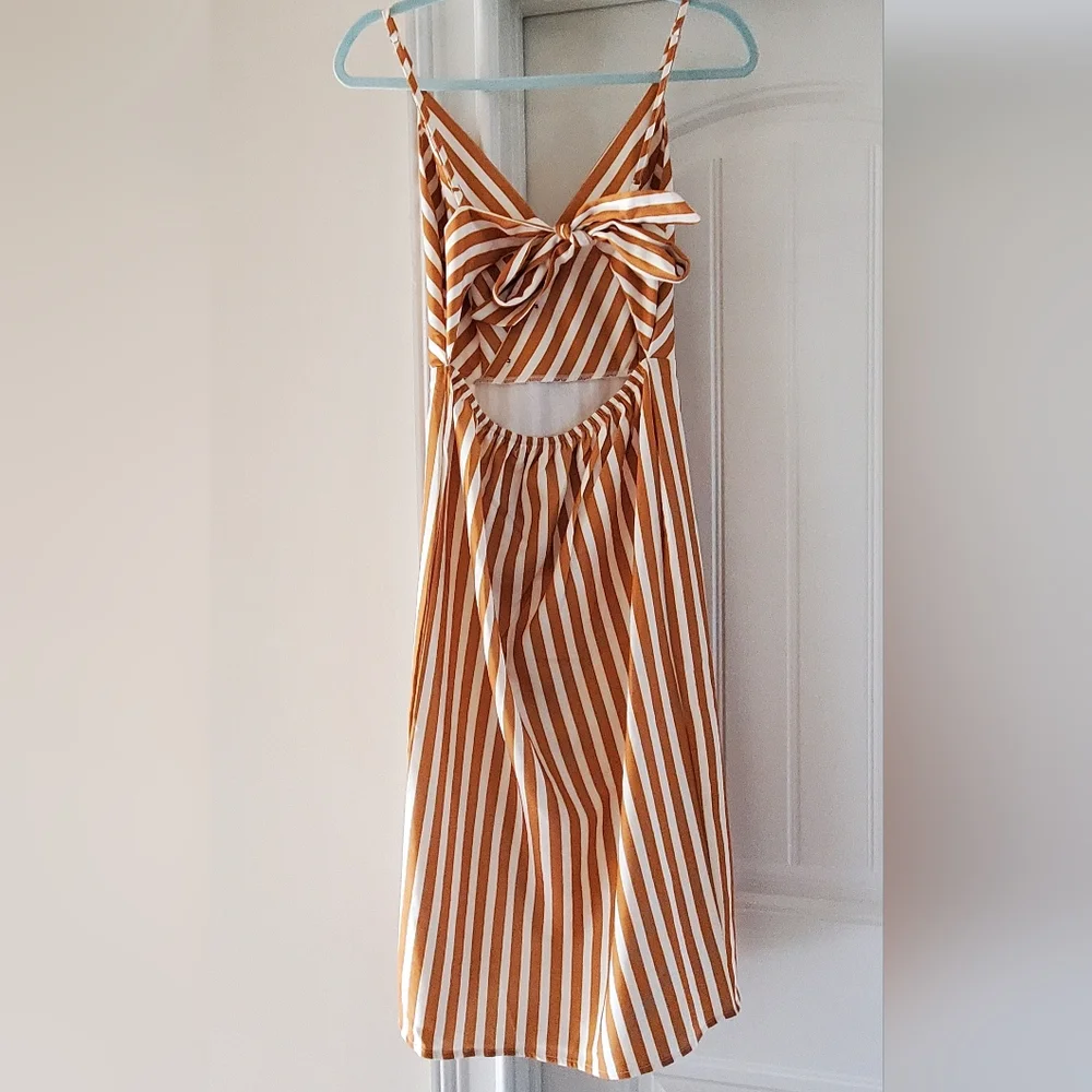 NWOT ORANGE STRIPPED OPEN BACK VINTAGE LOOK DRESS SIZE SMALL - Picture 3 of 3